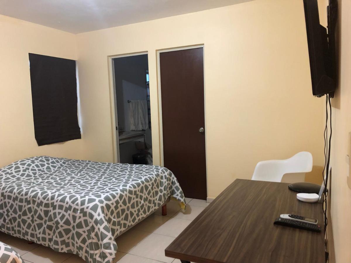 Consulado Suites Monterrey Bagian luar foto